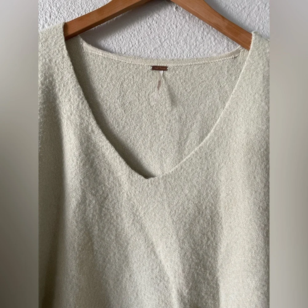 Free People Oversized Sweater Women’s S Marzipan Ivory V Neck Pullover Boho Soft - Picture 7 of 14